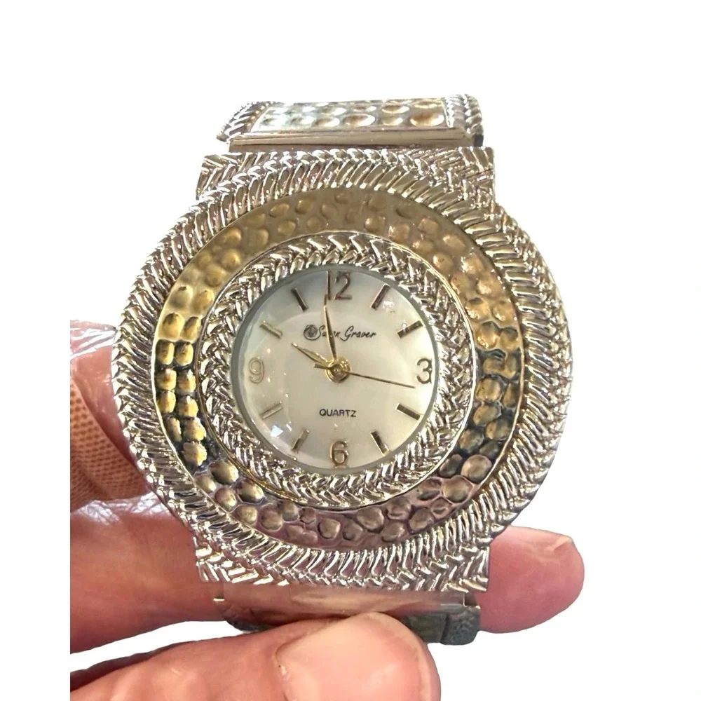 VTG SUSAN GRAVER HAMMERED MOTHER OF PEARL WATCH/CUFF BRACELET new battery